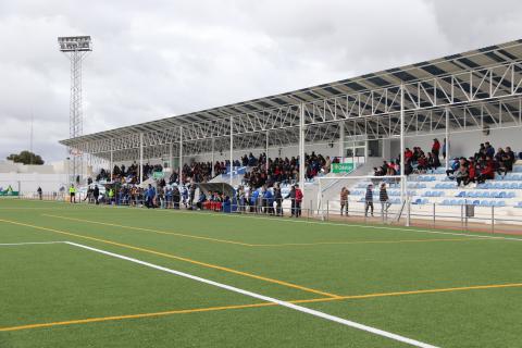 Tribuna del José Camacho en un partido del juvenil