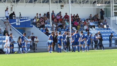 Pausa de hidratación en el partido ante el Odelot