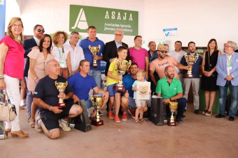 Premiados junto a autoridades y organización del concurso