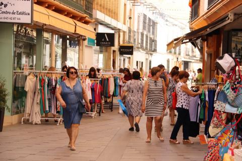 Compras en la calle Empedrada