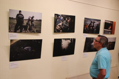 Inauguración de la exposición '#SinFiltros: Miradas al éxodo que Europa no quiere ver'