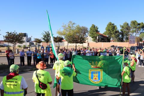 Aplausos a la marcha a su llegada a Manzanares