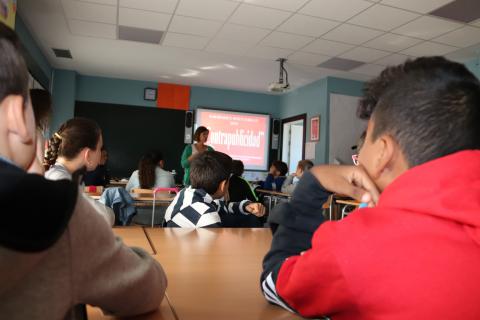 Sesión teórica desarrollada en el colegio Divina Pastora