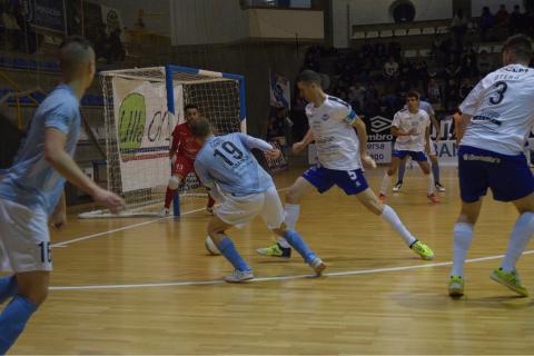 Jugada de ataque del Santiago ante el Manzanares en la temporada pasada