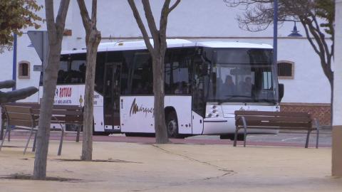 Bus urbano en la nueva parada situada junto a la EFA Moratalaz