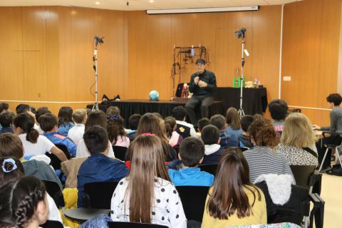 El marionetista Jordi Bertrán respondió a numerosas preguntas del alumnado