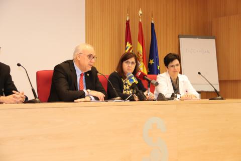 Nieva junto a Regina Leal y a Nuria Sánchez