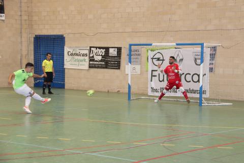 Dani Juárez ante el lanzamiento de un penalti