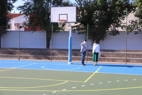 La pista polideportiva verde, lista para entrenar