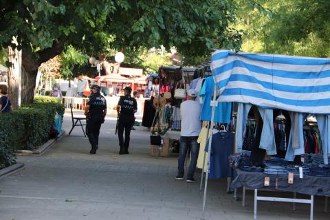 Agentes de la Policía Local velaron por el cumplimiento del protocolo en el mercadillo