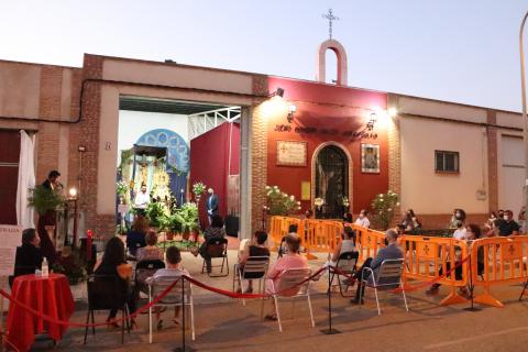 Acto celebrado ante el guardapasos de la hermandad de la Virgen de los Dolores