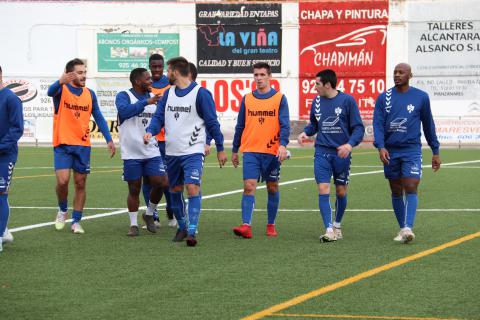 Calentamiento previo al partido con el Manchego