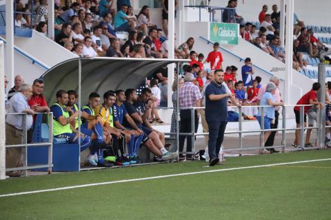 Rubén Chamero al frente del banquillo del Manzanares en el José Camacho