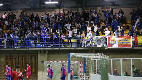 Partido de fútbol sala con público en el pabellón 'Antonio Caba'