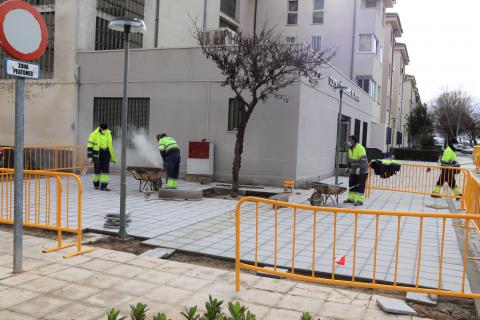 Obras de mejora de acerados en la Avenida del Parque