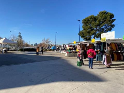 Ampliación del mercadillo en la entrada de la calle Víctimas del Terrorismo