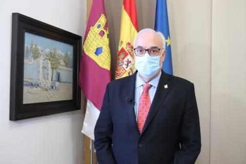 Julián Nieva en el despacho de alcaldía