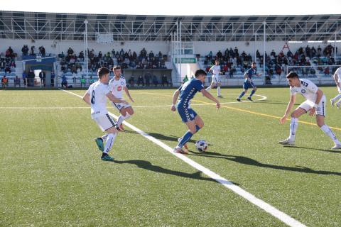 Miguel Serrano fue uno de los más activos del Manzanares CF ante el Calvo Sotelo