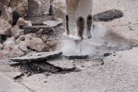 Obras en una calle de Manzanares