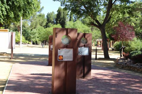 Paseo del sistema solar en el parque de Julián Gómez-Cambronero