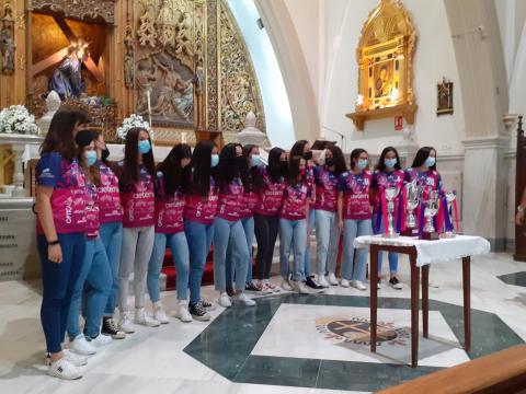 Ofrenda de los títulos conseguidos por el Handball Femenino durante la temporada 2020-21 a Nuestro Padre Jesús del Perdón