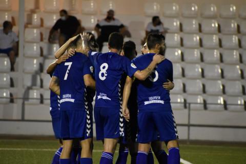 Jugadores del Manzanares CF celebrando un gol en el amistoso frente al Herencia CF