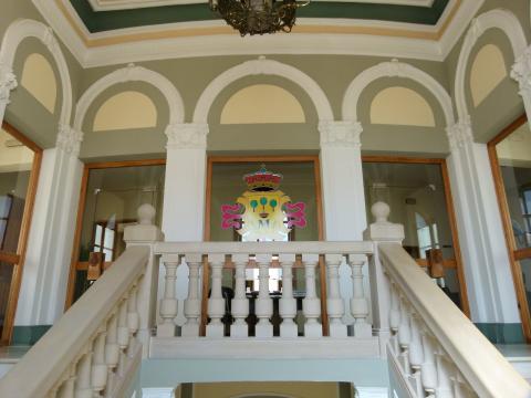 Escalera de subida a la primera planta del Ayuntamiento