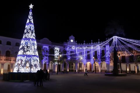 Iluminación navideña de la fachada del Ayuntamiento y plaza