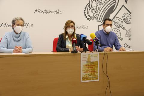 Isabel Quintanilla presenta el Aula junto a Maribel Ruiz y Juan Antonio Moraleda