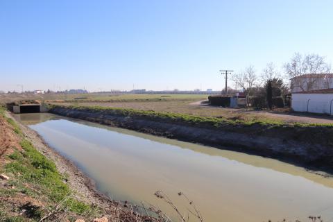 Emisario de aguas residuales y canal de desagüe de la depuradora