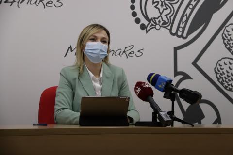 La portavoz Laura Carrillo dando cuenta los acuerdos de la Junta de Gobierno Local