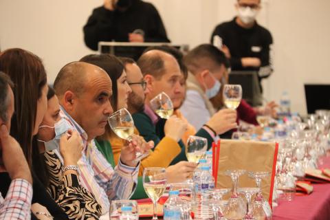 Degustación de vinos durante la cata