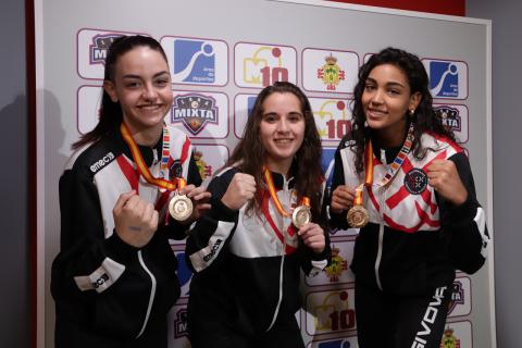 Esther Martín-Buro, Ali González-Calero y Carmen Arroyo, campeonas de la Copa de España (CESA 2022)