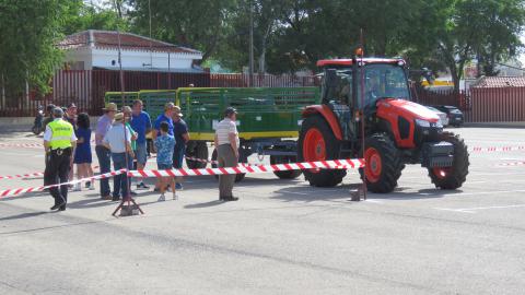 Concurso de habilidad en el manejo del tractor