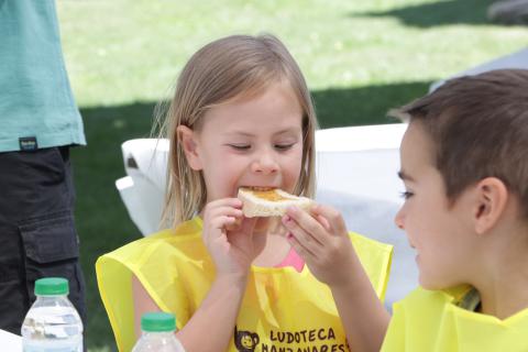 Desayuno saludable y cata de miel infantil