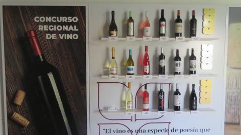 Los vinos premiados se exponen en un stand donde se pueden degustar
