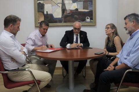 Firma del convenio de colaboración entre Ayuntamiento y AECC 2022