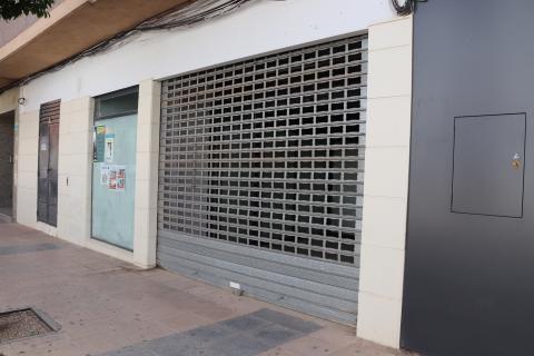 Obras en el futuro supermercado Ahorramas