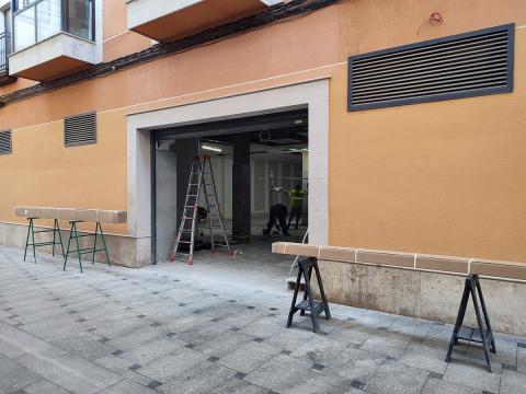 Obras en el futuro supermercado Dia de la calle Empedrada