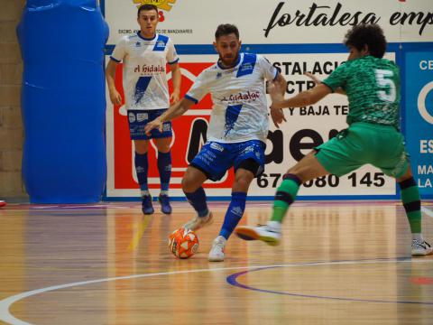 Rafa López juega ante Marc Tolrà