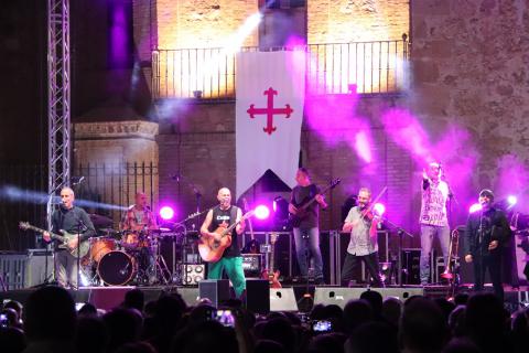 Celtas Cortos en la plaza de la Constitución