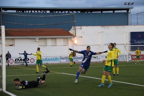 Leo celebra el segundo tanto del partido