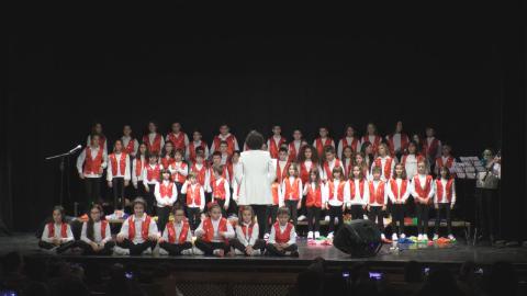 Actuación del coro del colegio Tierno Galván