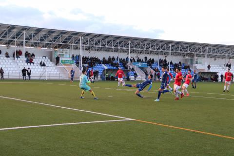 Ocasión del manzanareño Alberto en un remate en el área de La Roda