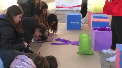 Actividad 8M de Cruz Roja Juventud en Manzanares