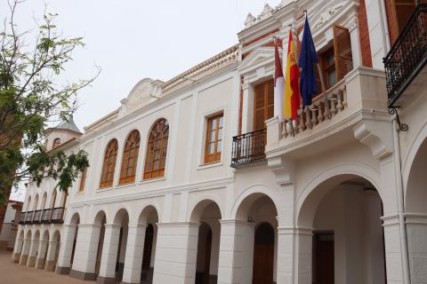 Fachada del Ayuntamiento de Manzanares