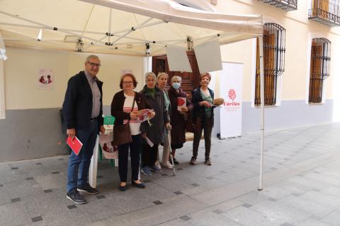 Voluntariado de Cáritas de Manzanares en la calle Empedrada