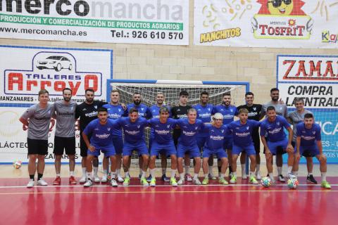 Foto de familia pretemporada 2023 Quesos El Hidalgo Manzanares FS