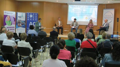 Borja Navarro moderó esta charla celebrada en la biblioteca