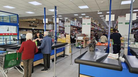 Interior del nuevo establecimiento Merkocash de Manzanares